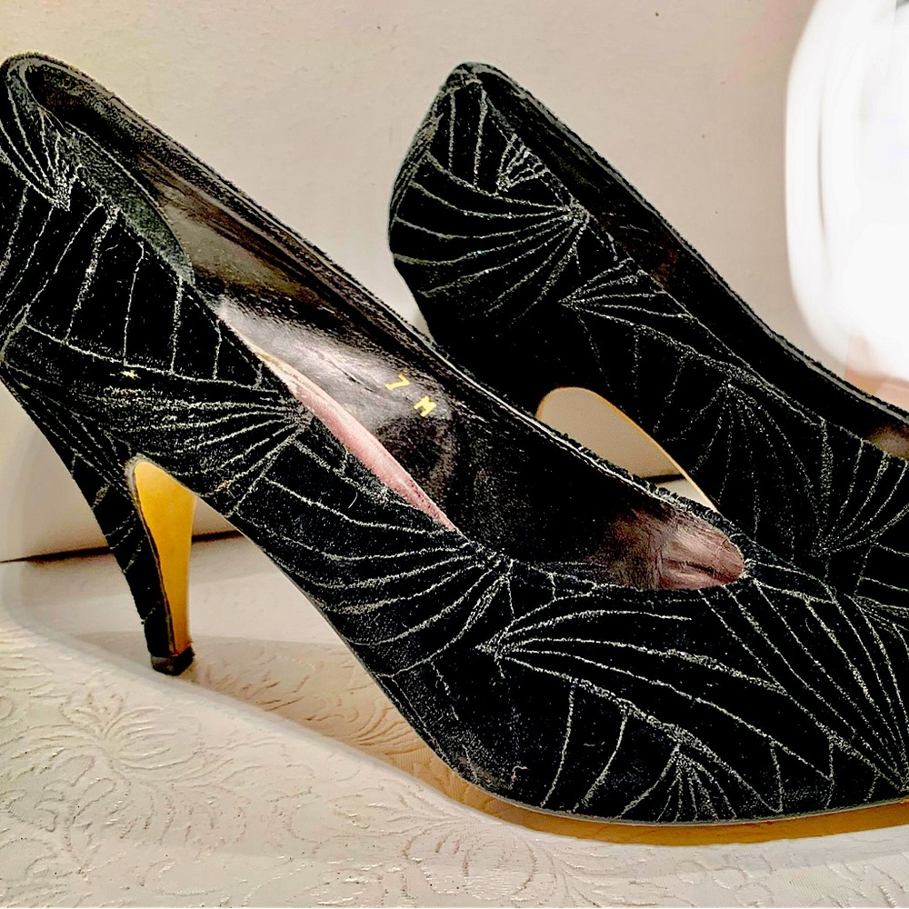 Size 7 m black velvet with glitter spider web pattern.